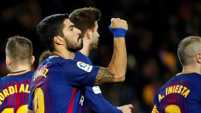 Suárez celebra su gol. ENRIC FONTCUBERTA (EFE)