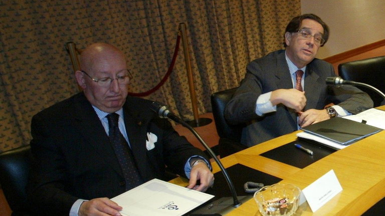 Mauro Varela y José Luis Méndez, cuando los dos dirigían Caixa Galicia. AEP