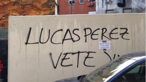 Pintada contra Lucas Pérez. (TWITTER @partidazocope)