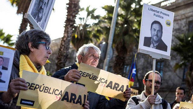 Manifestación en Barcelona a favor de la República. ENRIC FONCUBERTA (EFE)