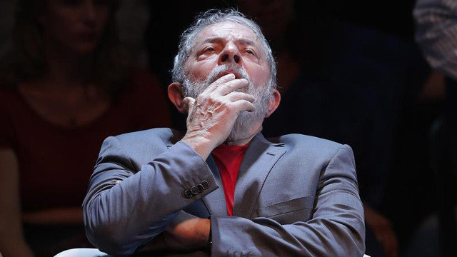 O expresidente brasileiro Luiz Inácio Lula da Silva durante un acto en defensa da democracia en Río de Janeiro. ANTONIO LACERDA (EFE)