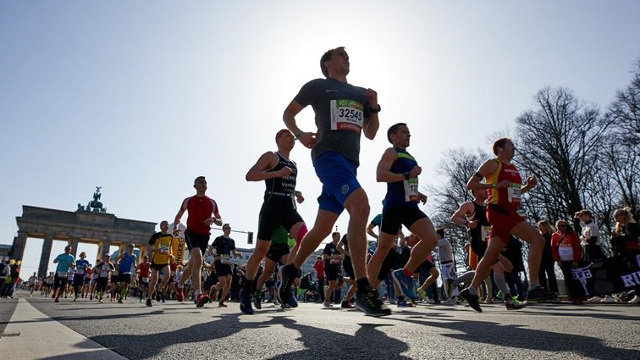 Participantes en la medio maratón de Berlín. HAYOUNG JEON (EFE)