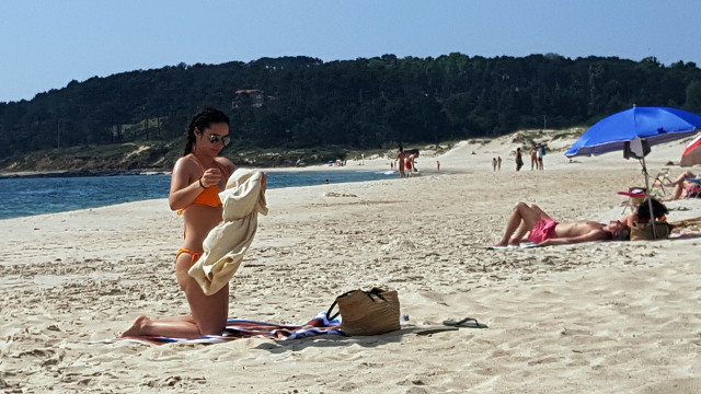 Los arenales gallegos están muy concurridos este fin de semana. PEPE FERRÍN