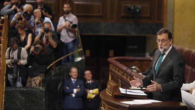 Mariano Rajoy, durante su intervención en el debate de la moción de censura. JAVIER LIZÓN