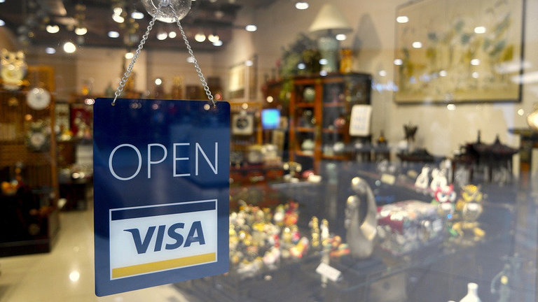 Algunos consumidores vieron cómo sus tarjetas Visa eran rechazadas en comercios. EP