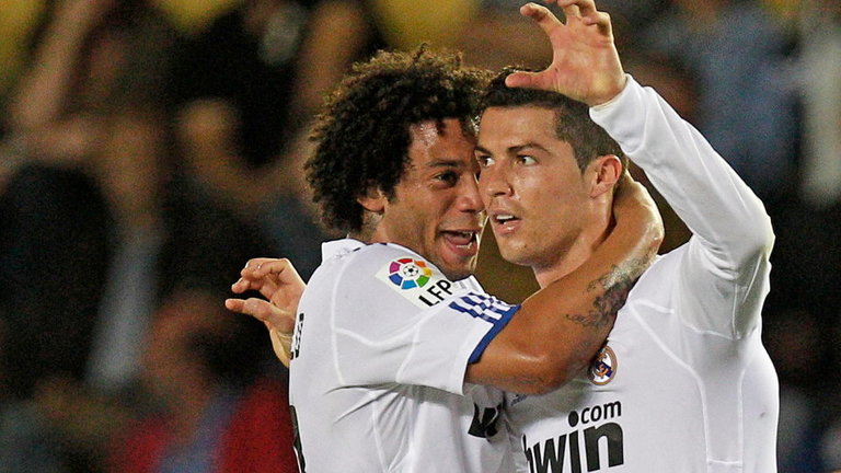Marcelo Vieira y Cristiano Ronaldo durante un partido. MANUEL BRUQUE (EFE).