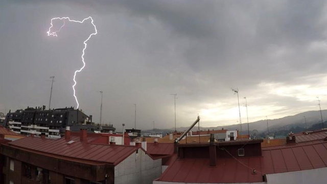 Tormenta eléctrica producida en Vigo. SXENICK