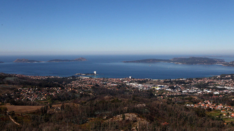 Vista aérea de Vigo y las Illas Cíes. RAFA FARIÑA