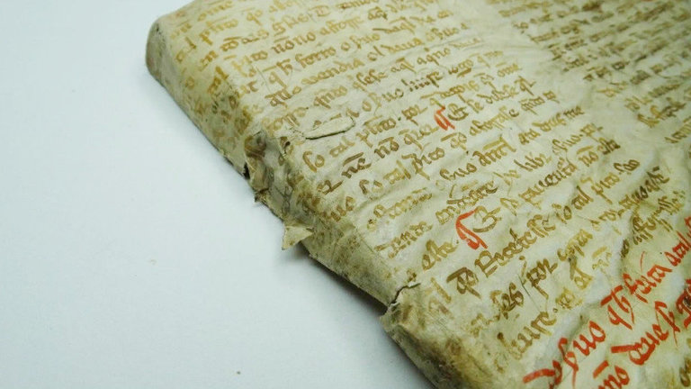 O texto escrito en galego do século XIV reproduce o comezo de 'La Quinta Partida'. MINISTERIO DE CULTURA E DEPORTE