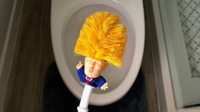 A escobiña de baño de Donald Trump. EP