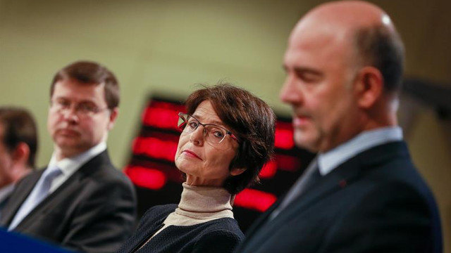 El vicepresidente de la CE, Valdis Dombrovskis, la comisaria Marianne Thyssen (y el comisario Pierre Moscovici. STEPHANIE LECOCQ