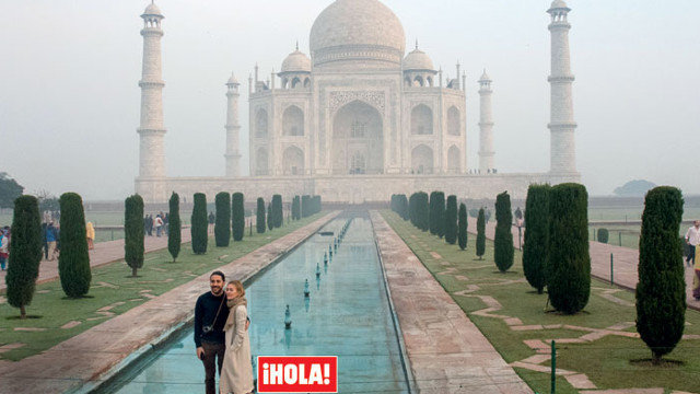 Marta Ortega y Carlos Torretta, ante el Taj Mahal. HOLA
