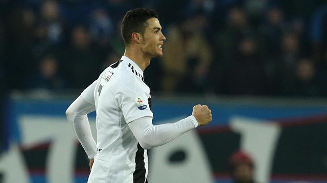 Cristiano Ronaldo celebra su gol. PAOLO MAGNI (EFE)