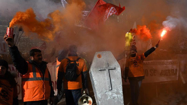 Protesta de los empleados de Alcoa en Madrid. VÍCTOR LERENA (EFE)