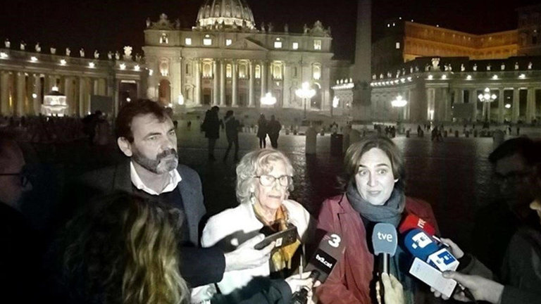 Colau y Carmena atienden a los medios tras la reunión con el Papa en el Vaticano. TV3