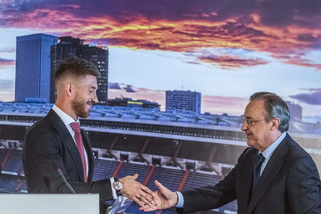Sergio Ramos, con Florentino Pérez. EFE