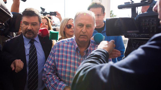 El pocero que realizó la perforación en Totalán, Antonio Sánchez, llega al juzgado. CARLOS DÍAZ (EFE)
