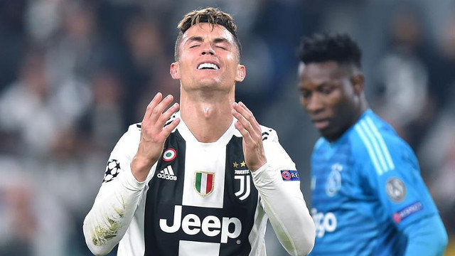 Cristiano Ronaldo se lamenta tras perder ante el Ajax. ALESSANDRO DI MARCO
