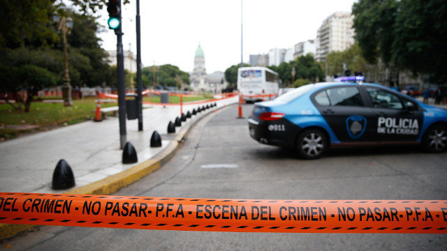 Vista da zona acordoada cerca do Congreso da Nación, onde foi atacado o deputado arxentino Héctor Olivares. JUAN IGNACIO RONCORONI (EFE)