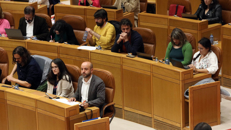 El juego de sillas en el Parlamento que no sentó bien a todos - En Marea. PEPE FERRÍN