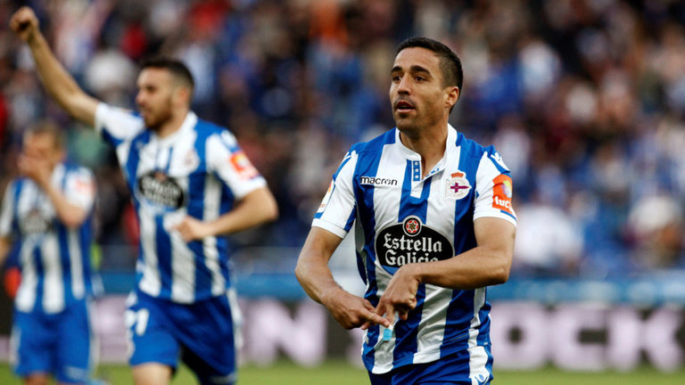 Pedro Sánchez presenta el segundo gol del Deportivo.CABALAR (Efe)