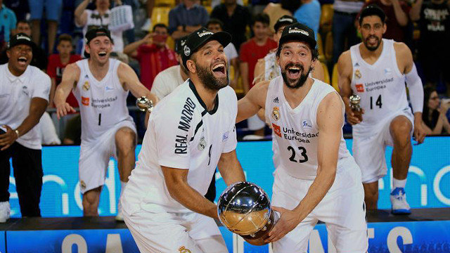 Felipe Reyes y Sergio Llull celebran la victoria. EFE
