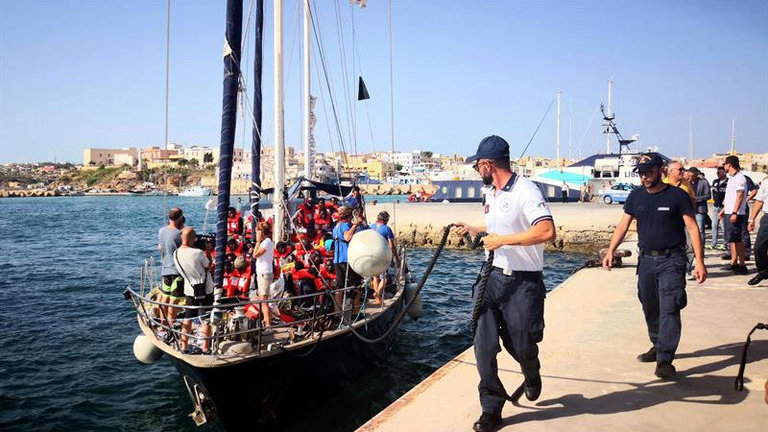 Barco Alex en Lampedusa. ELIO DESIDERIO, EFE