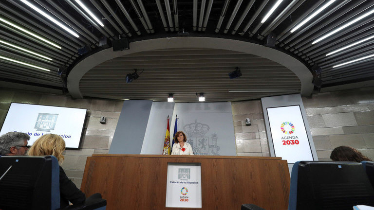 Carmen Calvo,durante la rueda de prensa posterior al Consejo de Ministros. J.J. GUILLÉN (EFE)