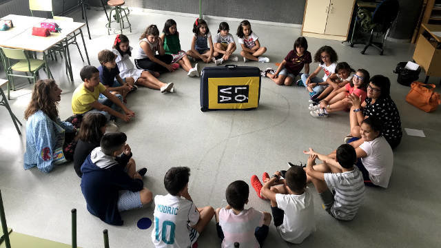 Grupo de niños en una clase en Viveiro. DP