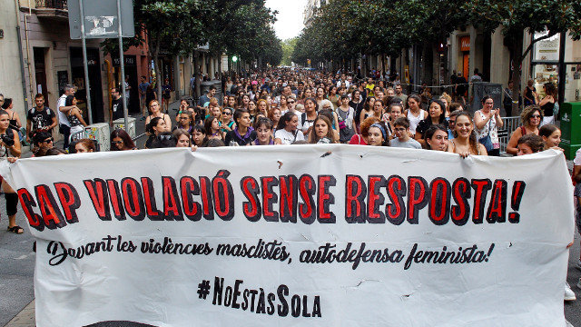 Movilización en denuncia de la agresión sexual en Barcelona. QUIQUE GARCÍA (EFE)