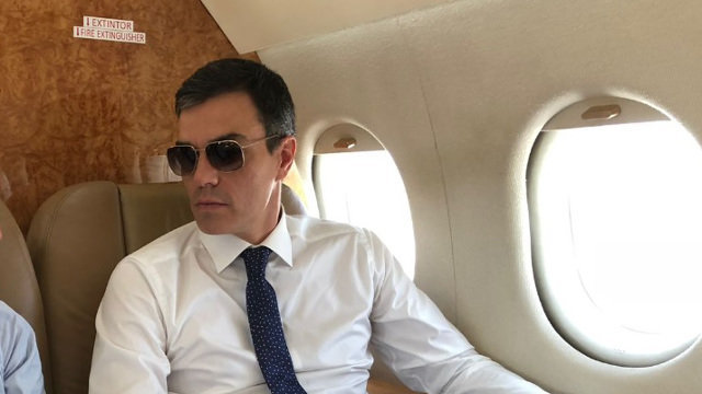 Pedro Sánchez, en el avión presidencial. ARCHIVO. JPG