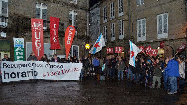 Protesta na Praza do Toural, en Compostela. CIG-ENSINO