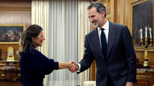 Felipe VI e Yolanda Díaz durante a audiencia este martes no Palacio da Zarzuela. KIKO HUESCA (EFE)