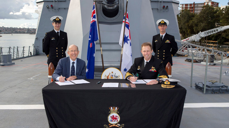 Firma del acuerdo de Navantia con la Marina de Australia. EFE