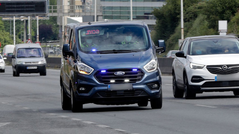 La Ford Transit camuflada detectada en A Coruña. SOCIALDRIVE