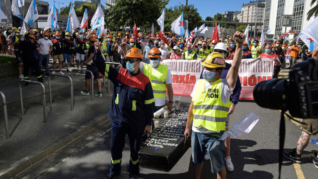 Traballadores de Alcoa na manifestación da Coruña. EFE