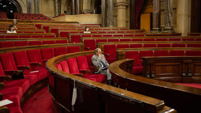 El parlamento de Cataluña casi vacío durante un pleno. EFE