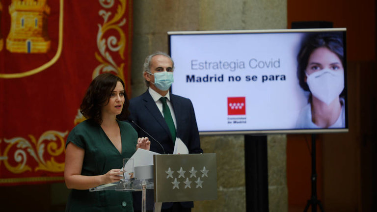 Isabel Díaz Ayuso, junto al consejero de Sanidad, Enrique Ruiz Escudero. EUROPA PRESS