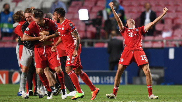 Los jugadores del Bayern celebran el triunfo. EFE