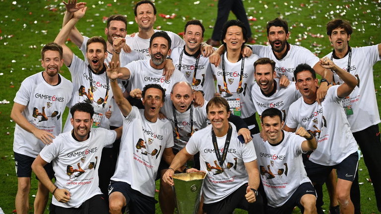 O Sevilla FC celebrando a Europa League. EFE
