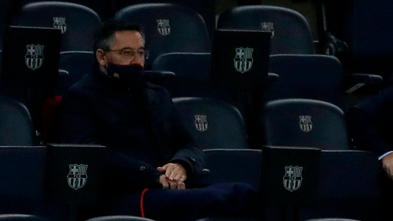 Josep Maria Bartomeu, en el palco del Camp Nou durante el partido entre el FC Barcelona y el Sevilla FC. ALBERTO ESTÉVEZ (EFE)