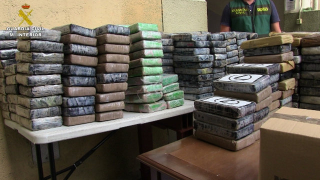 Parte da cocaína incautada na operación Cetil. GARDA CIVIL