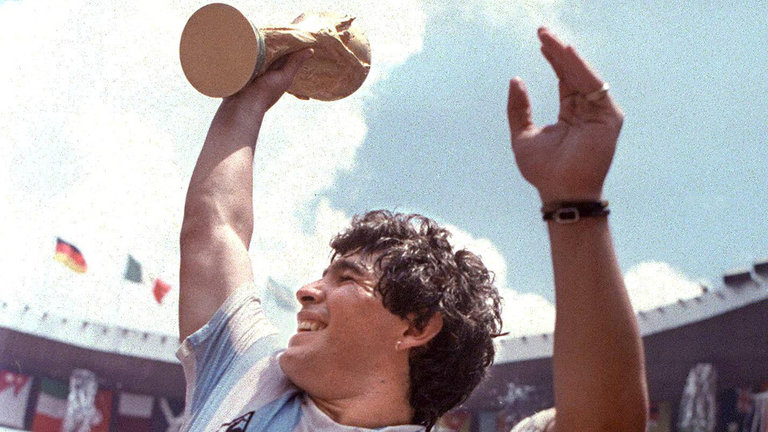 Maradona tocó el cielo con la victoria en el Mundial de 1986. AFPI
