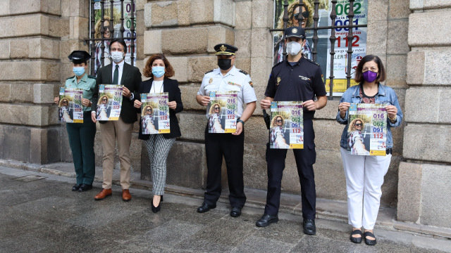 La subdelegada del Gobierno en A Coruña, Marí­a Rivas, junto a responsables policiales, presenta la campaña '#NoCaminasSola'. EUROPA PRESS