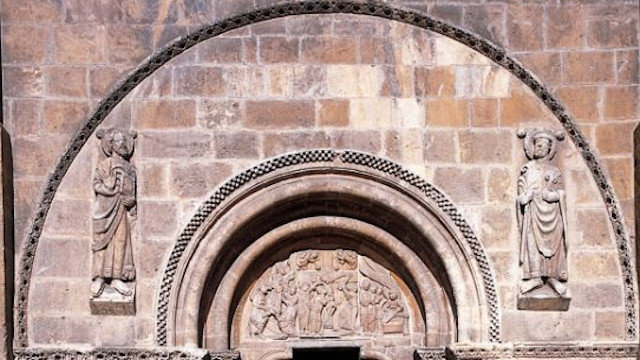 Puerta del Perdón, en la basílica de San Isidoro de León.