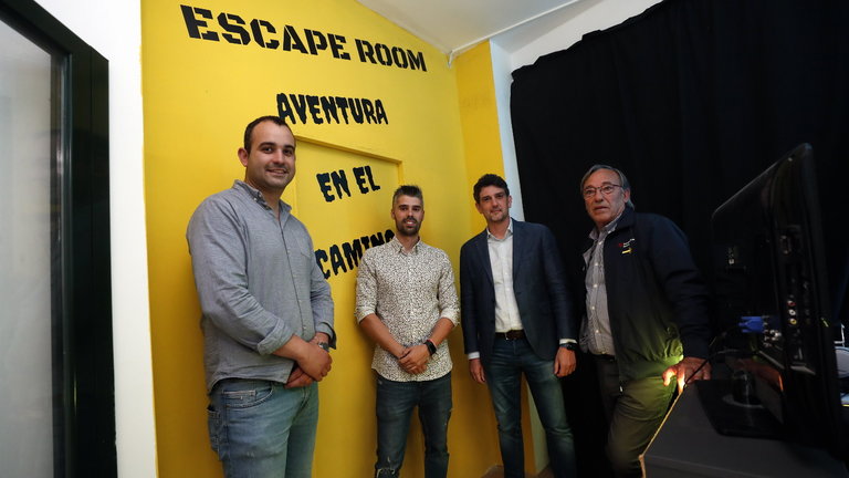 Pablo Rivas, Yelco Zarza, Javier Arias y Ángel Trabada, en la inauguración del escape room. XESÚS PONTE