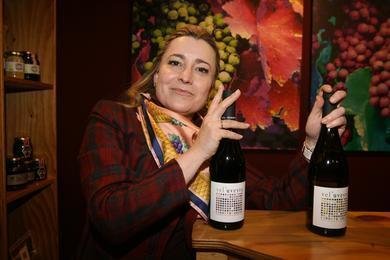 Yravedra presentó los Vel'Uveyra recientemente en el centro del vino de Monforte (Foto: TOÑO PARGA)