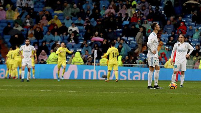 Cristiano Ronaldo se lamenta tras el gol del Villarreal. KIKO HUESCA (EFE)