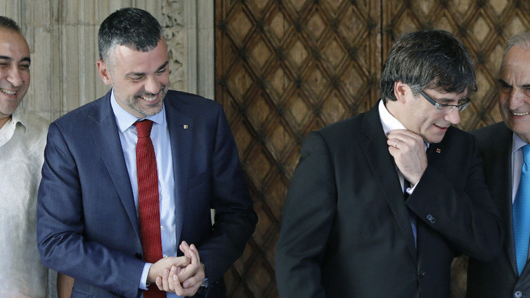 Santi Vila y Carles Puigdemont. AEP