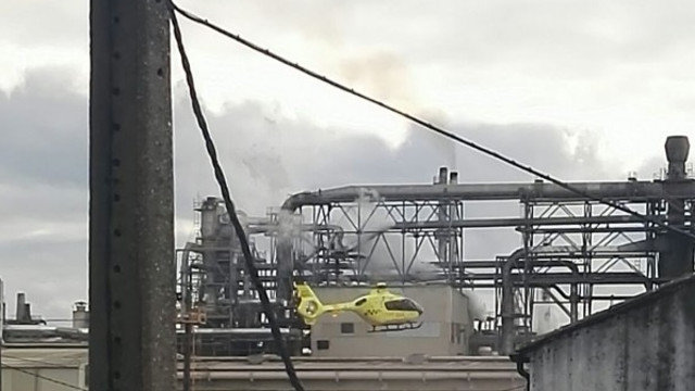 Incendio en la fábrica de Finsa, en Padrón. TVG